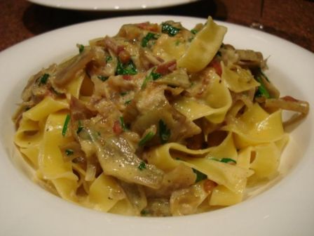 Fettuccine con ragù di agnello, carciofi e pecorino - Ricette di Sardegna