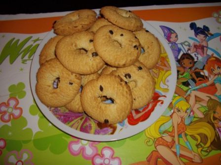 Fai felici i tuoi bambini, per la prima colazione prepara loro i Biscotti con gocce di cioccolato.