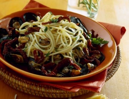 Spaghetti con le cozze e le olive