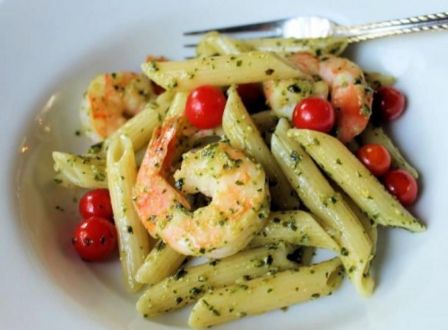 Penne al pesto e gamberi