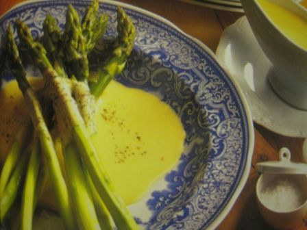 Ricette asparagi: asparagi in salsa olandese