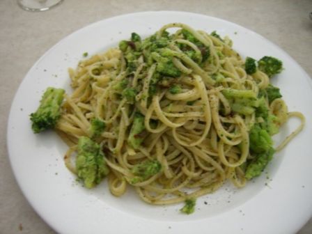 Linguine con broccoli ed acciughe