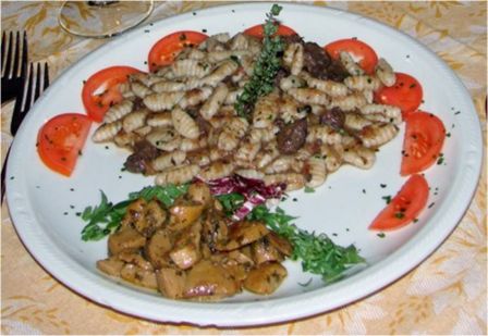 Gnocchetti al ragù di cinghiale e porcini