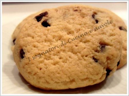 BISCOTTI CON LE GOCCE DI CIOCCOLATO