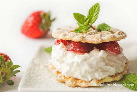 Ferratelle (Biscotti) con Panna e Fragole.99blog