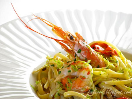 Linguine con gamberi pomodorini confit e lime