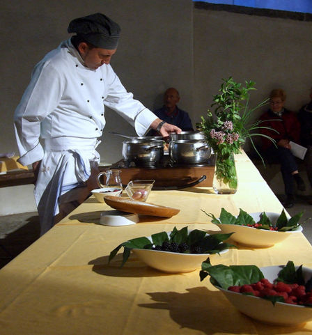 Mantecato di grano saraceno decorticato con misticanza di frutti di bosco e bitto.(II lezione di cucina sui frutti di bosco)