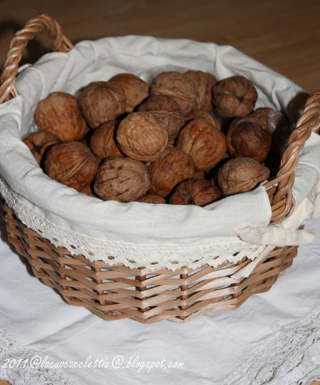 Muffin con mele e noci pensando ai bambini di Rocchetta Vara