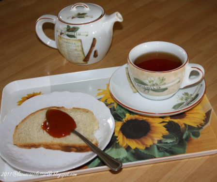 Pane casereccio con rosa canina