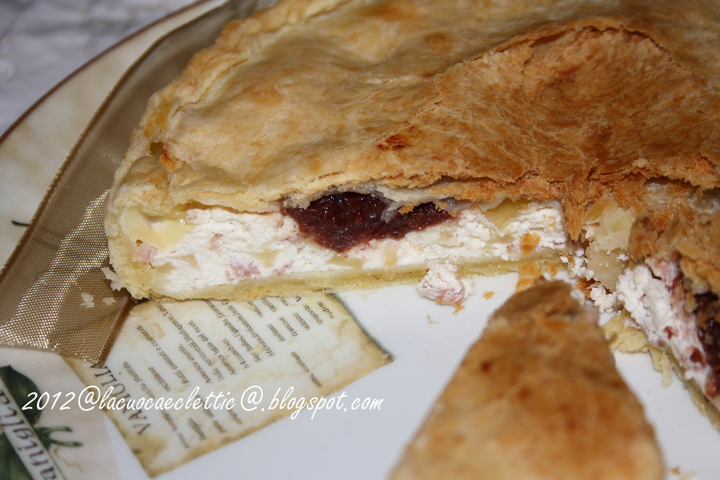 Torta salata con ricotta, prosciutto cotto, emmentaler e....confettura di corniola!