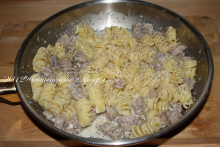 Fusilli con gorgonzola e salsiccia