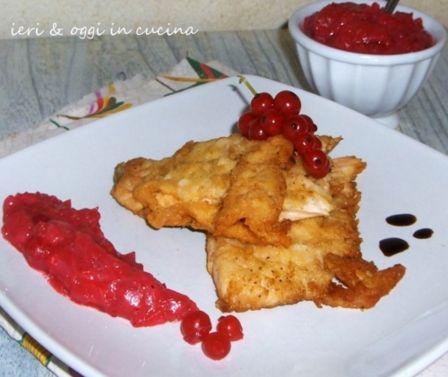 Filetto di trota salmonata al burro con salsa di Ribes rosso