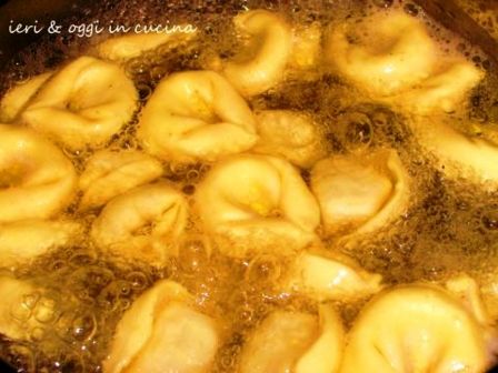 Tortellini alla bolognese dell’Artusi, in brodo