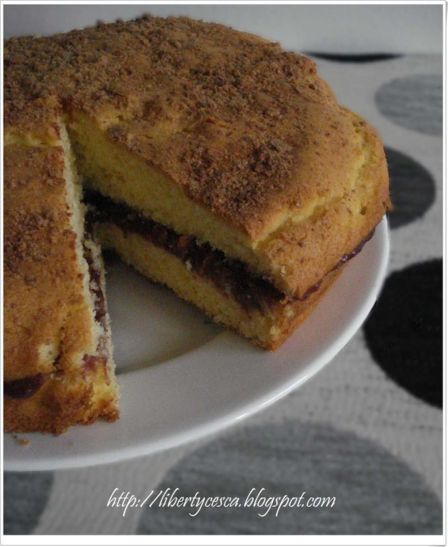 Torta margherita con farcitura prugnole selvatiche Rda e crostina di amaretti