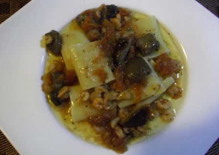 PACCHERI  CON FUNGHI  E  GAMBERETTI