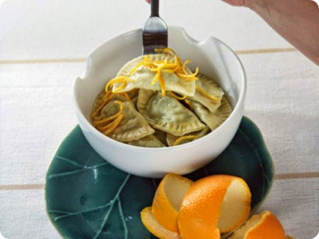 Ravioloni al profumo di arancia.