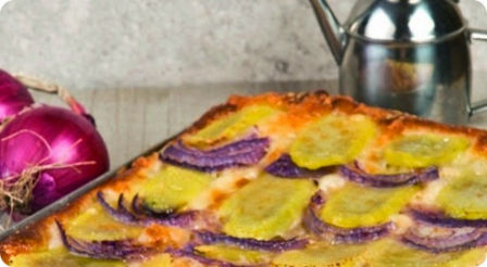 Pizza con patate e cipolle viola di Tropea.