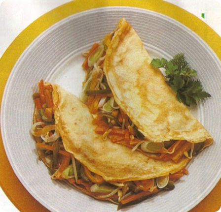 Crêpes vegetariane con germogli di soia.