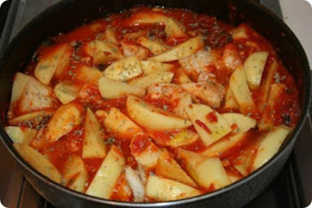 Il baccalà alla napoletana unisce l'inconfondibile gusto del baccalà a quello del pomodoro.