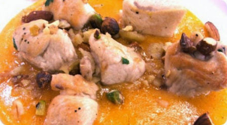 Bocconcini di tacchino alle castagne, cachi e e frutta secca.