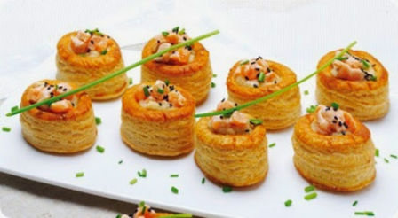 Vol au vent alla crema di ceci e salmone.