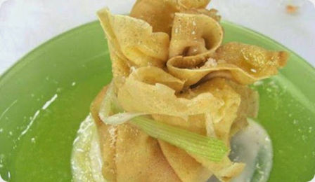 Crespelle al salmone affumicato con caprino gratinato.