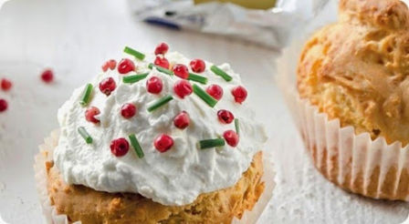 Cupcake salati ai formaggi, una ricetta facile e veloce per un aperitivo sfizioso.