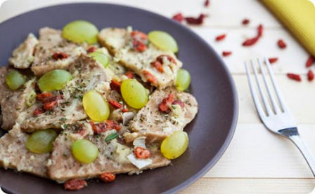 Scaloppine di seitan all’uva, un secondo per viaggiare con i sensi.