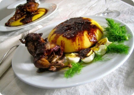 Quaglia in riduzione di aceto balsamico sulla polenta.