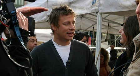 Jamie Oliver rivoluziona gli hamburger di McDonald's, ecco come la ricetta cambierà