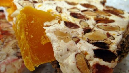 La ricetta del torrone duro con mandorle e nocciole