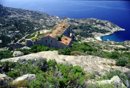 L’isola di Montecristo riapre ai visitatori. Da oggi una meraviglia toscana torna accessibile!