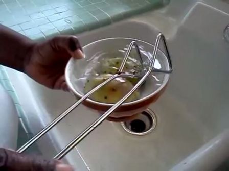 Come sbucciare i fichi d’india [VIDEO]