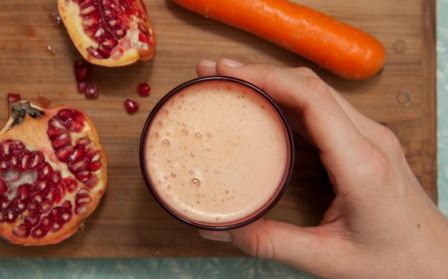 Succo di melograno, carota e arancia