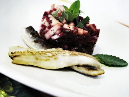 Aringa, macedonia di rape rosse, menta.