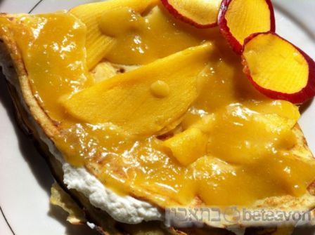Crèpes alla Crema di Ricotta con Salsa di Mango e Mandorle