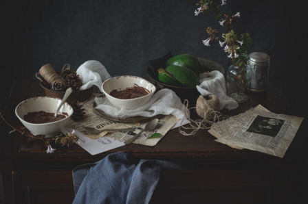 Mousse al cioccolato e avocado