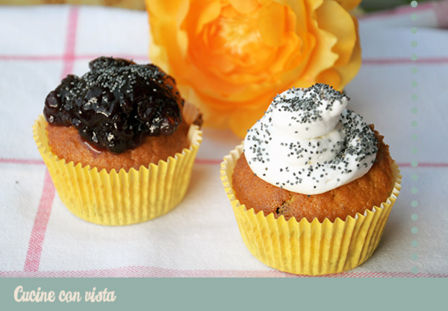 Cupcake con pezzetti di cioccolato, crema al mascarpone oppure marmellata e semi di papavero