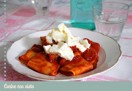 Pasta bufala e pomodoro: la ricetta vintage