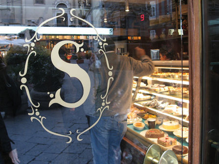 La pasticceria Scaturchio di Napoli chiude per debiti, com’è possibile?