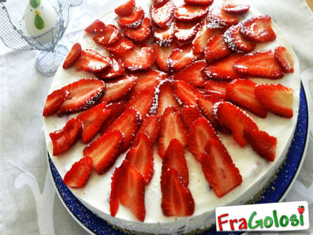 CHEESECAKE CON FRAGOLE E CIOCCOLATO BIANCO