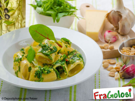 PACCHERI CON CREMA DI RUCOLA E MANDORLE