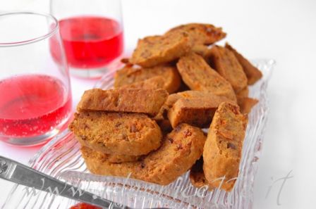Ricetta Cantucci salati con pistacchi, crema di carciofi e ciliegino semisecco Agromonte