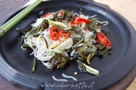 Ricetta Pasta Shirataki con zucchine, cavolo nero e peperoncino alla piastra