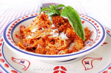 Ricetta Reginette con ragù di soia o vegù