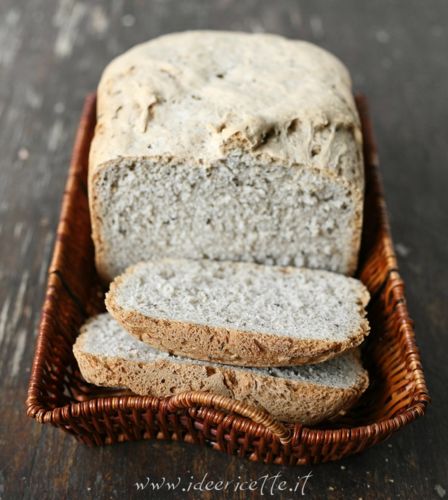 Ricetta Pane in cassetta con grano saraceno e semi di sesamo nero