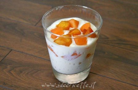 Ricetta Crema di yogurt e ricotta con melone e pesca in bicchiere