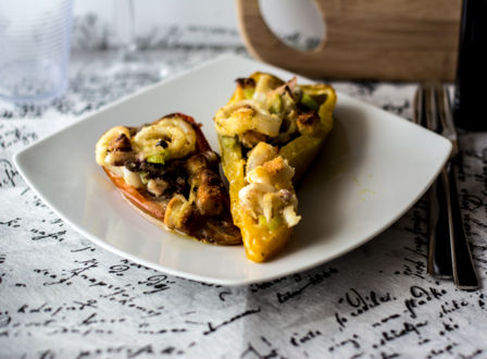 Peperoni ripieni di calamari e gamberi / peppers stuffed with squid and shrimp