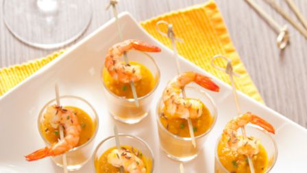 Mini verrine di vellutata di zucca al cumino e code di gambero