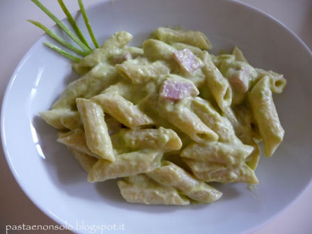 Pennette con crema di zucchine e prosciutto cotto